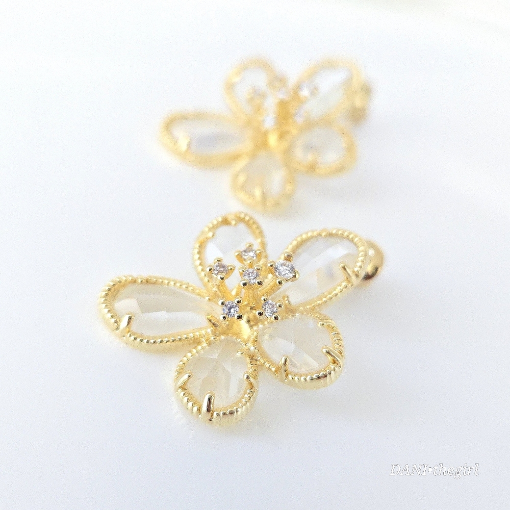 14K Gold CZ Diamond Flower Stud Statement Earrings - Picture 8 of 9